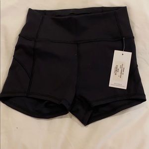 Barry’s x Lululemon 2 in In movement short size 4
